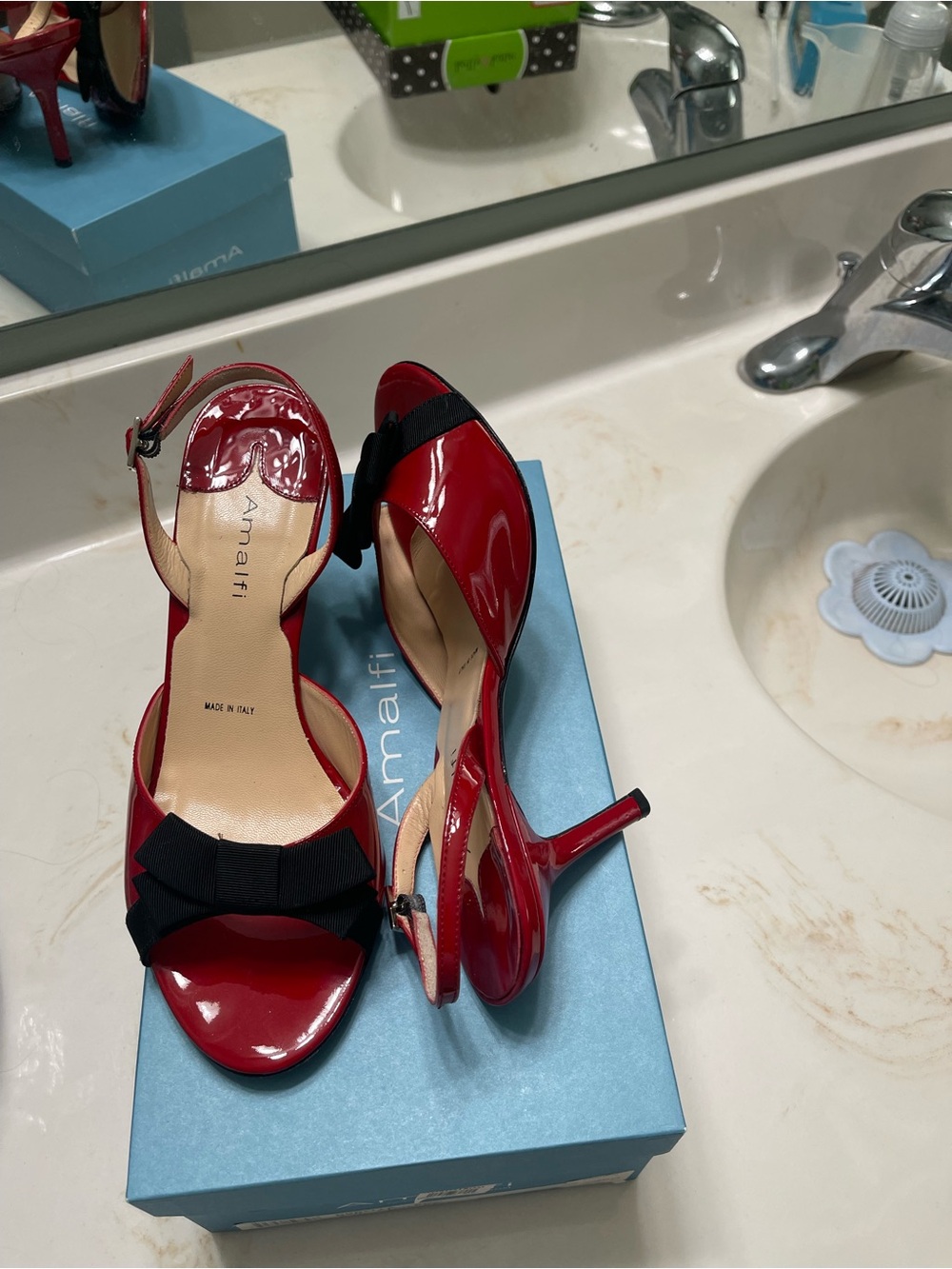 Amalfi Red Patent Slingback Sandals with Black Bow Size 7.5 W - Picture 2 of 7